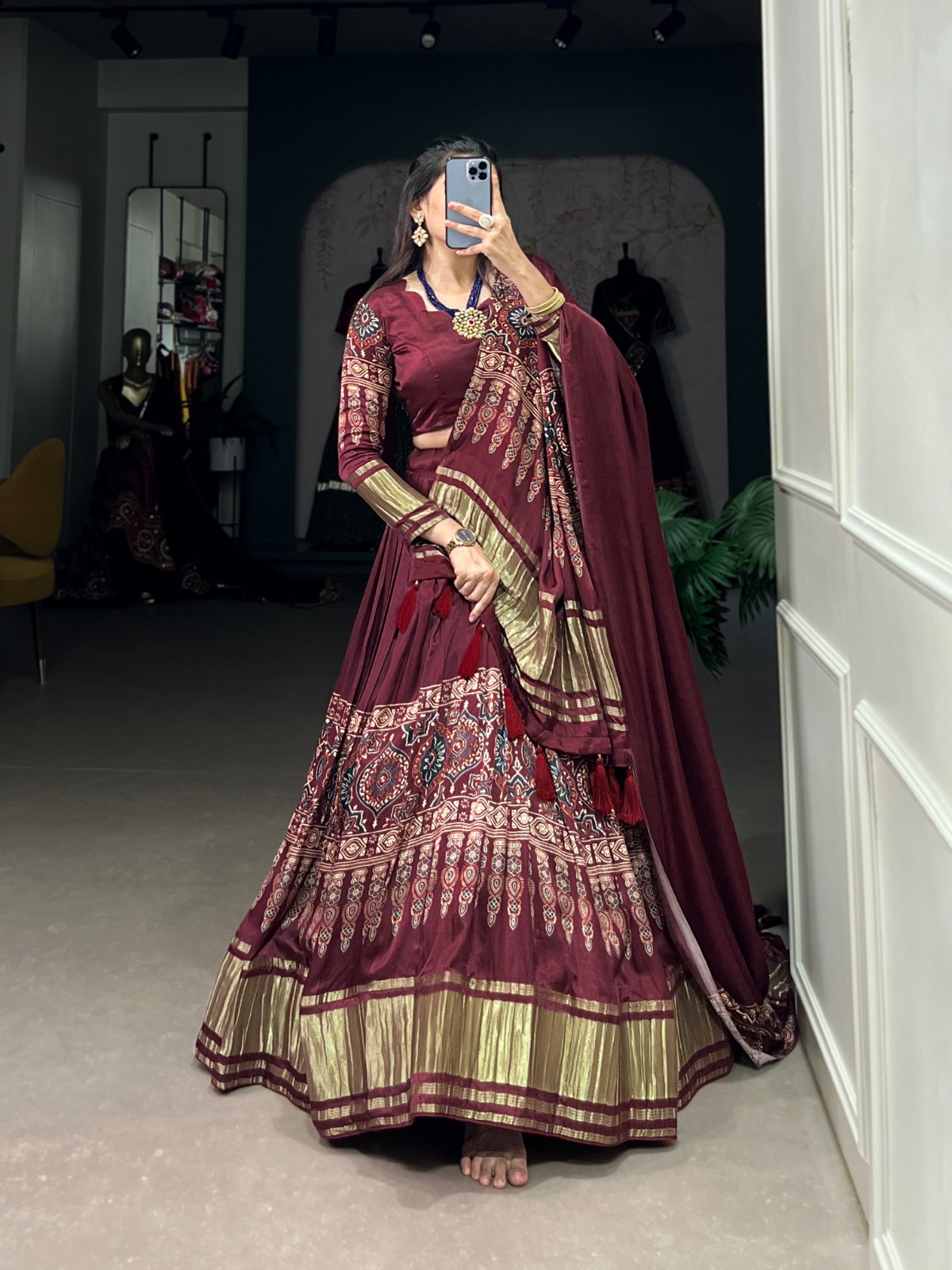 Lehenga Choli Gaji Silk - Image 4